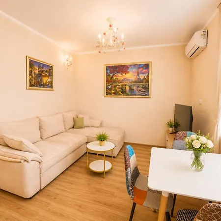 City Center Boutique Apartment - Walk Everywhere * Plowdiw